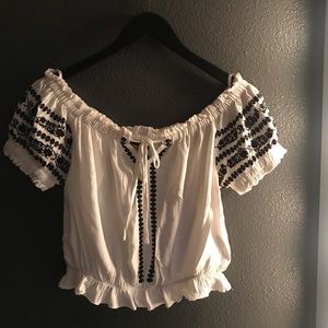 White/Black Off the shoulder Cropped Top